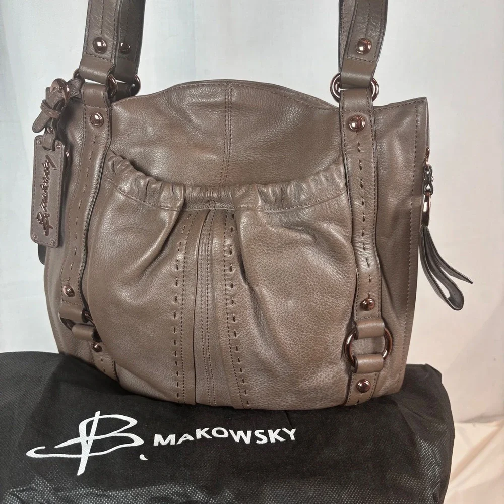 B Makowsky Cocoa Glove Leather north/South Pocket Tote with Gunmetal‎ Studs NWOT